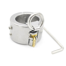 Carica l'immagine nel visualizzatore di Gallery, Male Chastity Ring – ring and adjustment details, gallery view 3 from the CAGINK product page