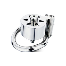 Carica l'immagine nel visualizzatore di Gallery, Shrinking Chastity Cage With Belt – product design details, gallery view 1