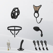 Carica l'immagine nel visualizzatore di Gallery, Cobra Chastity Cage with Underwear & Plug