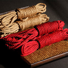 Cargar imagen en el visor de la galería, Cuerda de cáñamo Shibari erótica artesanal